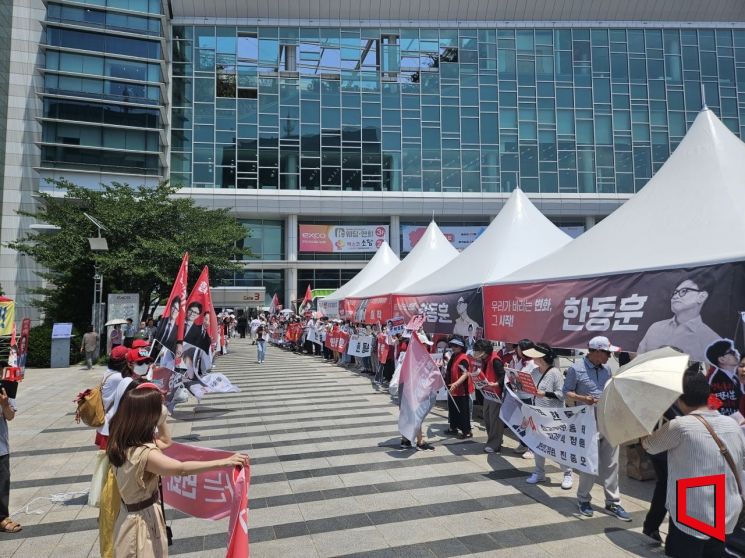 "한동훈 1위? 이해안 가" vs "한동훈 뿐이야"…대구서 확인한 국민의힘 마음은