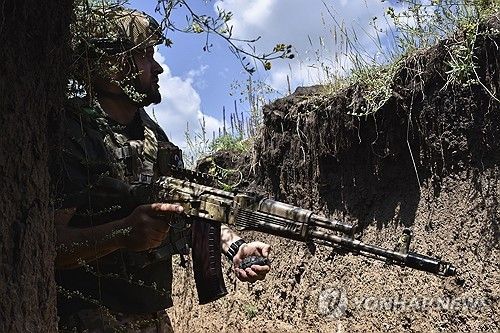 자포리자 방면에서 전투 중인 우크라이나군 병사(사진출처=연합뉴스)