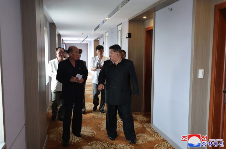 김정은, 삼지연 개발현장 간부 '직무태만' 질책…처벌 지시
