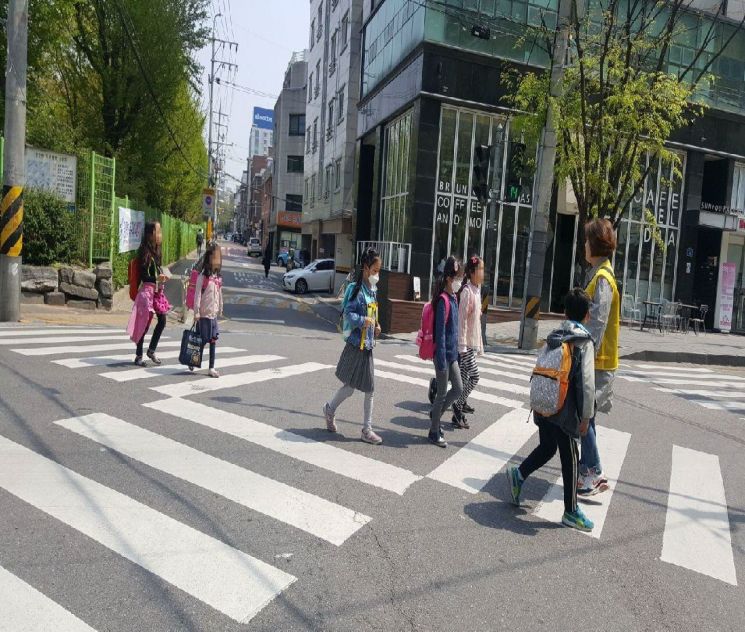 든든한 하굣길…영등포구, 어린이 등하교 ‘교통안전 지도사’ 추가 모집