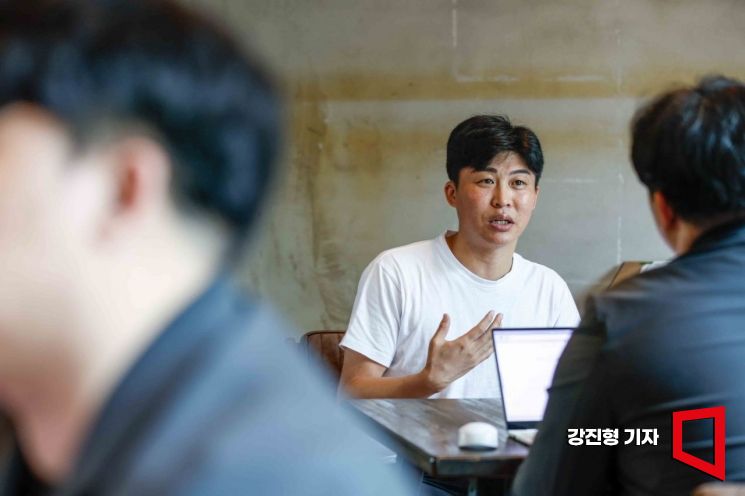 북한 보위부 출신으로 2016년 탈북한 이철은씨. 경기 평택 한 카페에서 아시아경제와 인터뷰 하고 있다. [사진=아시아경제]