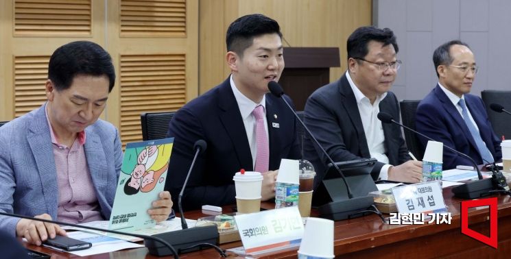 [포토] 순풍포럼 인사말하는 김재섭 대표의원
