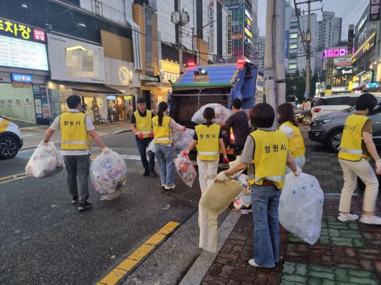 “공무원 긴급 나섰습니다” … 창원특례시, 환경공무직 근로자 쟁의행위에 현장 투입