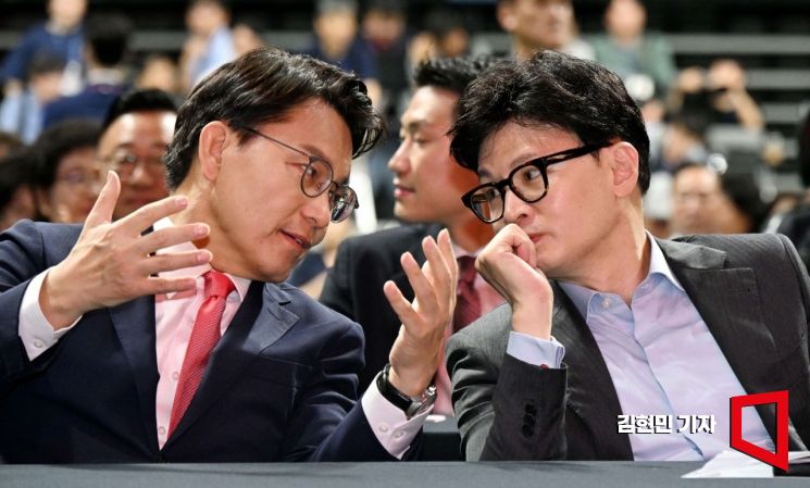 [포토] 대화하는 한동훈-윤상현