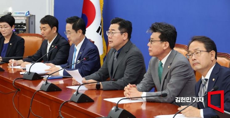 [포토] 박찬대 "與 삼류 막장드라마…한동훈·나경원·원희룡 수사대상"