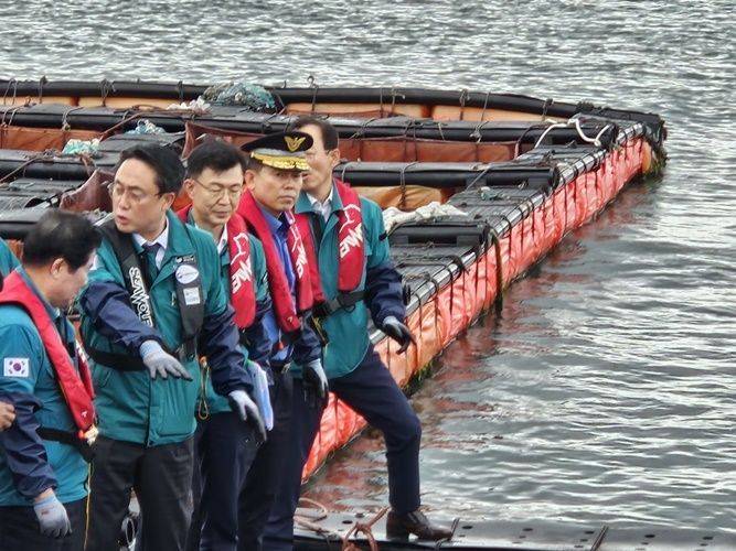 서해해경청, 적조방제 모의훈련 참석…연안해역 안전 지킨다