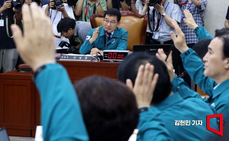 [포토] 발언권 요구하는 여당 의원들