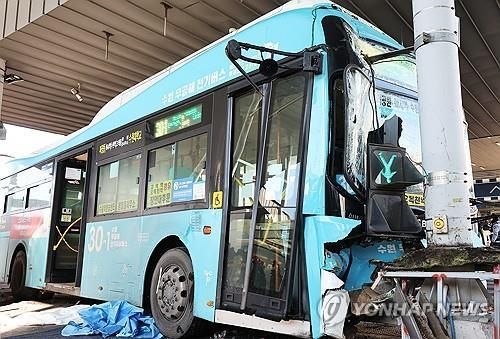 '18명 사상' 수원역 환승센터 사고 버스기사, 금고형 집행유예