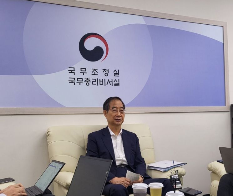 한덕수 “대통령 재의요구권은 신성한 권한, 작동 안하면 헌법 위반”