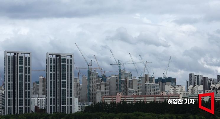 수도권 아파트값 보합세…대출규제로 매매 못한 실수요, 전세로 쏠려