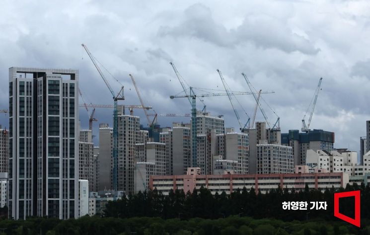 "귀한 신축이 몰려온다"…집값 뜨자 '분양' 열풍