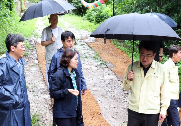 오승록 노원구청장 상계3·4동 보광사 인근 계곡 집중호우 긴급 현장 점검