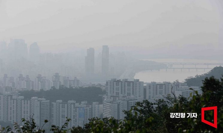 [포토] 중부지방 장맛비 소강상태, '짙은 안개 낀 도심'