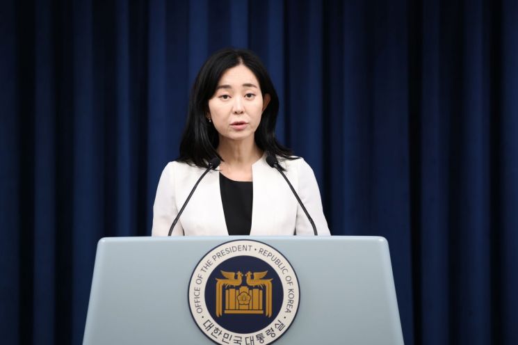 정혜전 대통령실 대변인이 21일 서울 용산 대통령실 청사에서 현안 브리핑을 하고 있다. [이미지출처=연합뉴스]