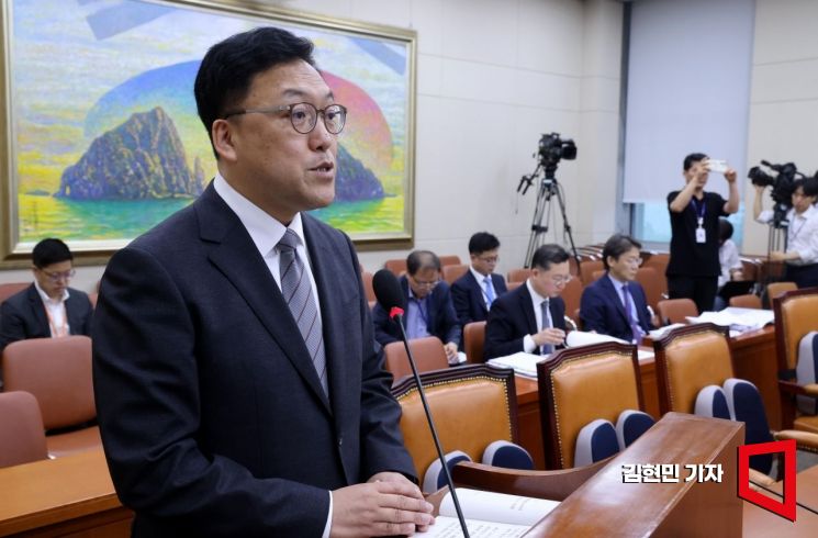 野 “尹 경제정책 실패” 지적에 김병환 “잘 버텼지만 개인 체감 어려워”