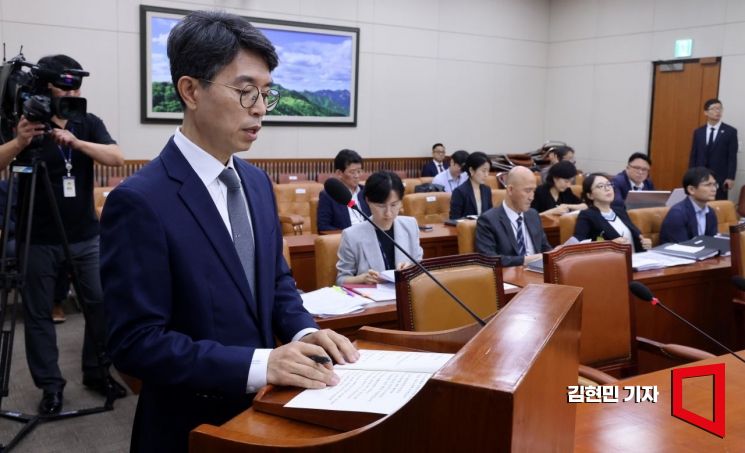 [포토] 모두발언 하는 김완섭 후보자