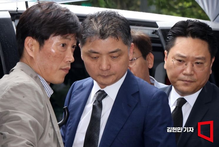 ‘SM 시세조종’ 김범수, 구속 상태로 재판行…檢 "조직적 범행"