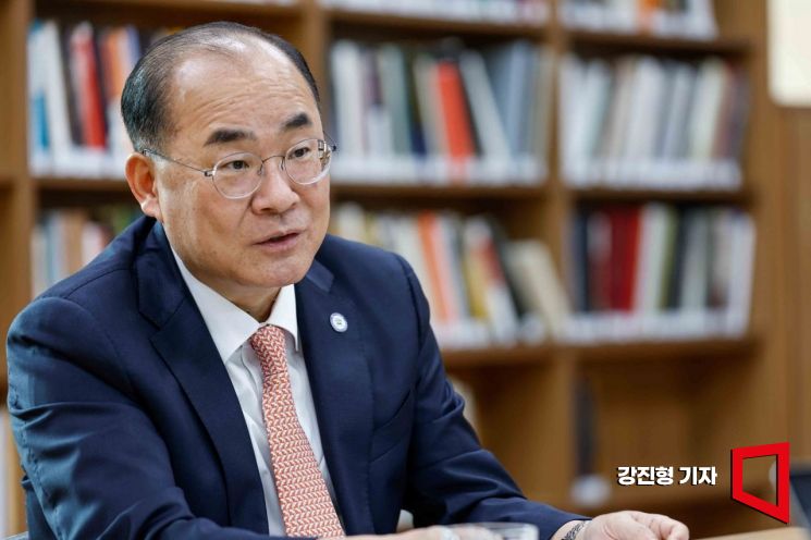 [인터뷰]최재원 부산대 총장 "이공계도, 인문학도 안고 간다…명품성 갖출 것"