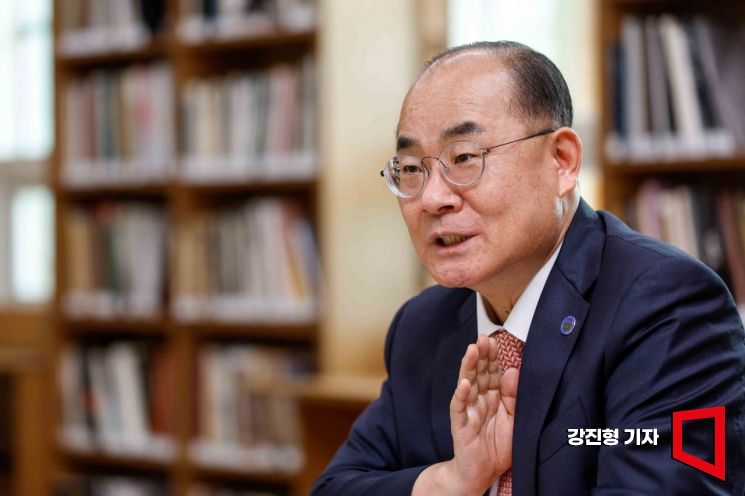[인터뷰]최재원 부산대 총장 "이공계도, 인문학도 안고 간다…명품성 갖출 것"