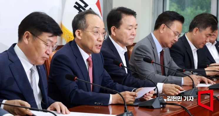 [포토] 추경호 "野, 모레 나쁜법안 강행처리하려…국민과 함께 싸울것"