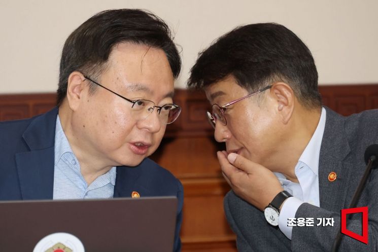 [포토] 대화하는 조규홍, 박상우 장관