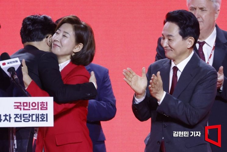 [포토] 나경원 후보와 포옹하는 한동훈