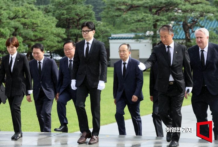 [포토] 한동훈 국민의힘 신임 대표 국립현충원 참배