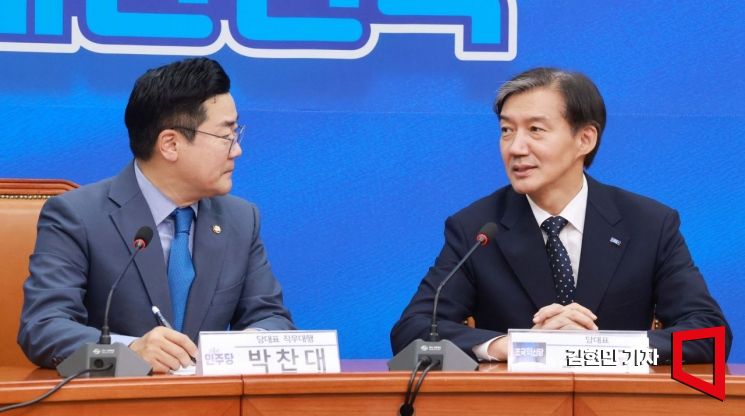 [포토] 대화하는 박찬대-조국