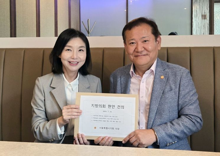 최호정 의장 보폭 넓힌다... 이상민 행안부장관 만나 지방의회 현안 건의
