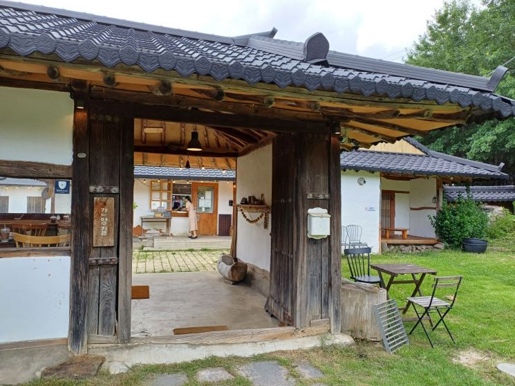 2020년 4월 한옥을 개조해 연 '간양길 카페'