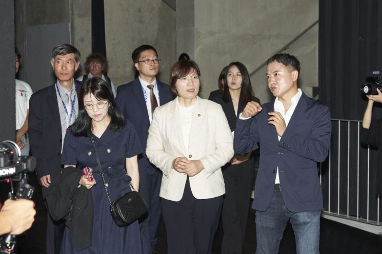 장미란 "미디어아트로 한국과 세계 긴밀하게 연결되길"