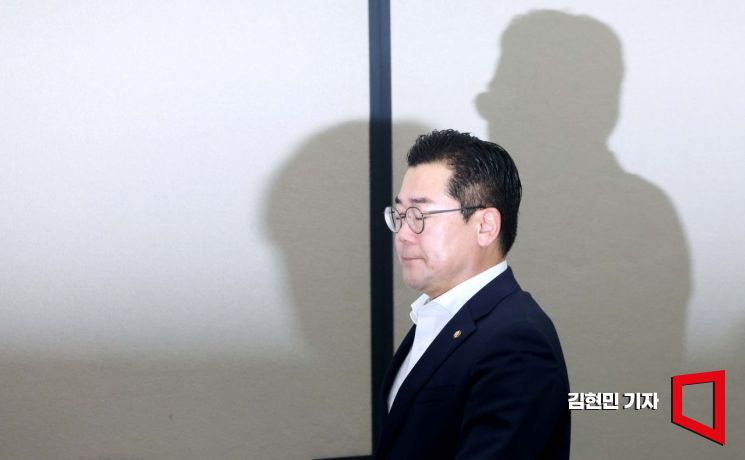 박찬대 더불어민주당 당대표 직무대행 겸 원내대표가 지난 26일 국회에서 열린 회의에 참석하고 있다. 사진=김현민 기자 kimhyun81@
