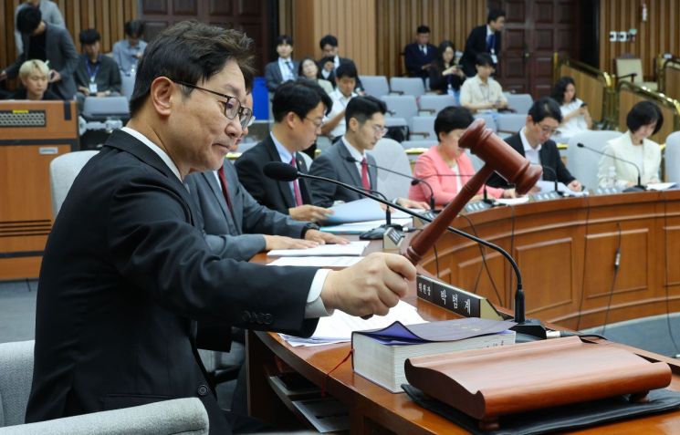 노경필·박영재 대법관 후보 청문보고서 채택…'주식 논란' 이숙연은 보류