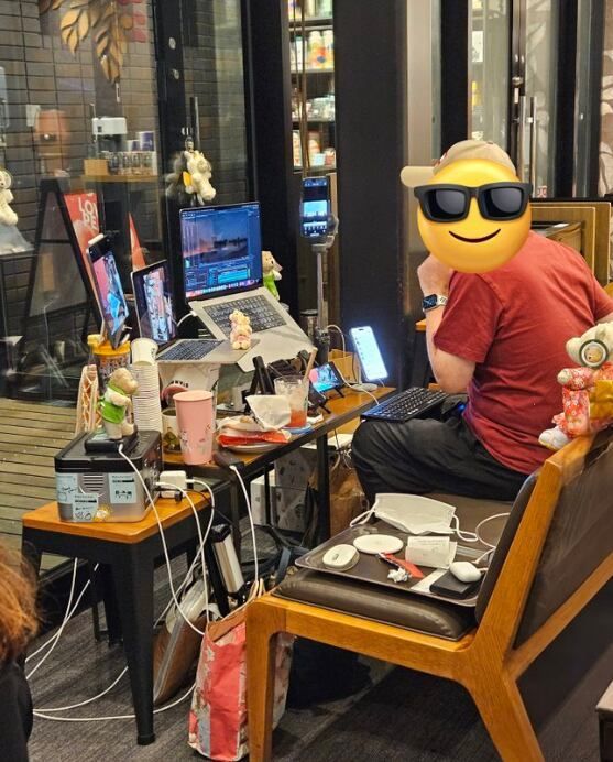 스벅에 작업실을 차려놨다…콘센트 장악한 넘사벽 日 '카공족'