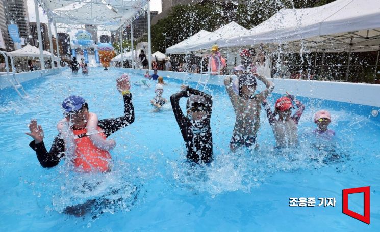 [포토] 찜통 더위엔 역시 물놀이