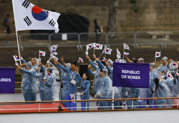 빗줄기 뚫고 첫 '야외 개회식'…한국 선수단 48번째 입장(종합)[파리올림픽]