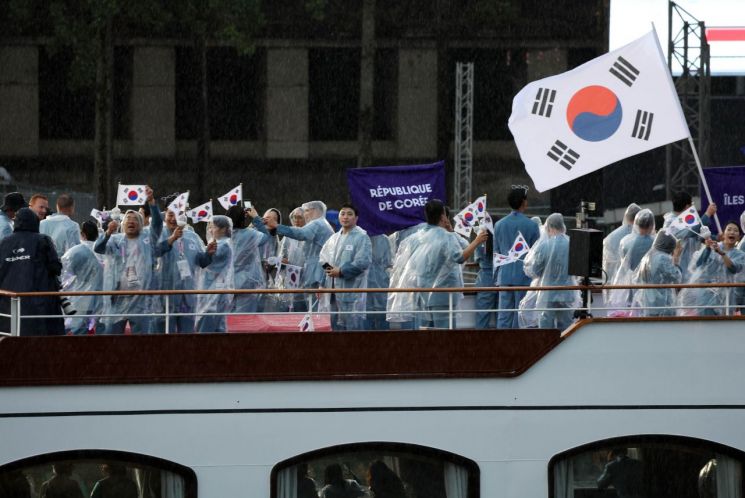 "침몰하는 한국 상징"…日언론, 韓올림픽 선수단 규모 조롱