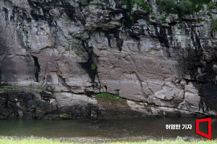 울산광역시 울주군 언양읍의 반구대 암각화
