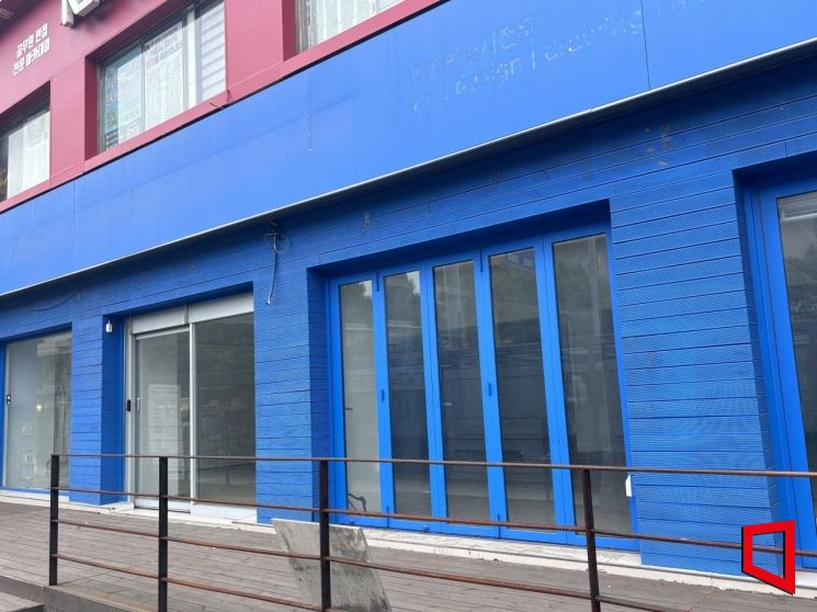 노량진역 인근에서 입시학원으로 운영됐던 건물이 공실로 남아 있다.[사진=염다연기자]