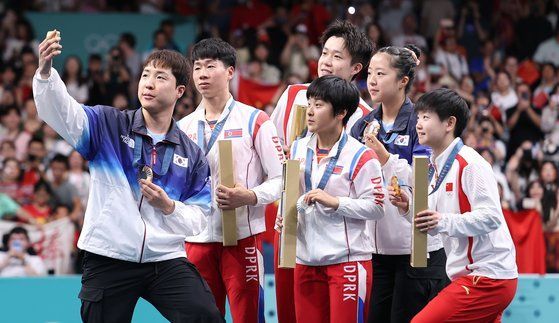 시상식에 뜬 태극기·인공기…선수들도 삼성폰 '셀카'[파리올림픽]