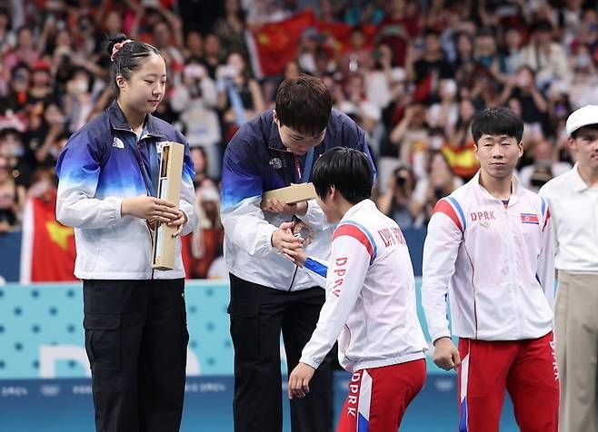 시상식에 뜬 태극기·인공기…선수들도 삼성폰 '셀카'[파리올림픽]