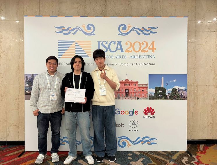 (왼쪽부터) KAIST 전산학부 박종세 교수, 김윤성 박사과정, 오창훈 박사과정. KAIST 제공