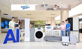 삼성전자 모델이 삼성스토어 대치점에서 '삼성전자 AI 세일 페스타'를 소개하고 있다.[사진제공=삼성전자]