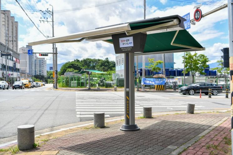 영주시 대학로에 설치된 스마트 그늘막.