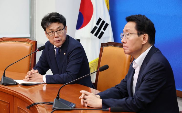 국회 개원 70일만에 與野 정책위의장 만남…민생법안 논의(종합)