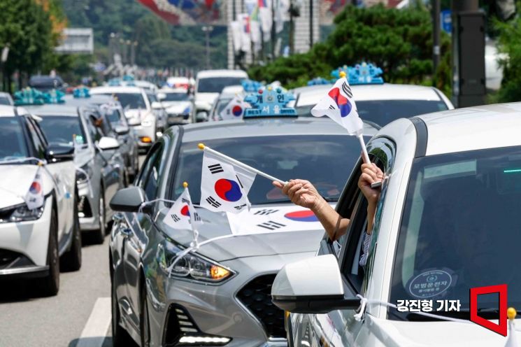 [포토] '태극기 휘날리며'