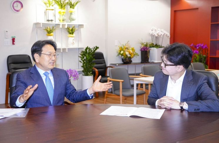 강기정 광주시장, 한동훈 국민의힘 대표 만나 현안 논의
