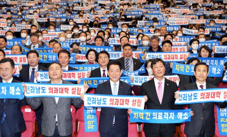‘꼬인’ 전남 국립의대 문제 ‘해결 실타래’ 찾을까