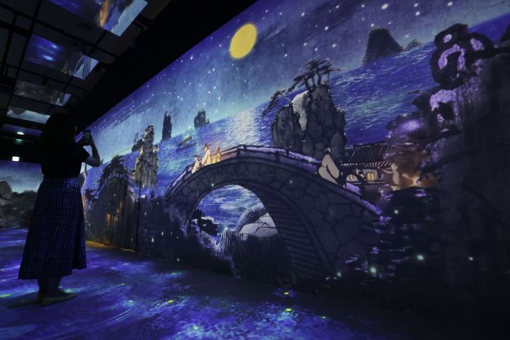 [갤러리 산책]추사 김정희 글씨 속을 걷듯…미디어아트로 구현된 간송 소장품