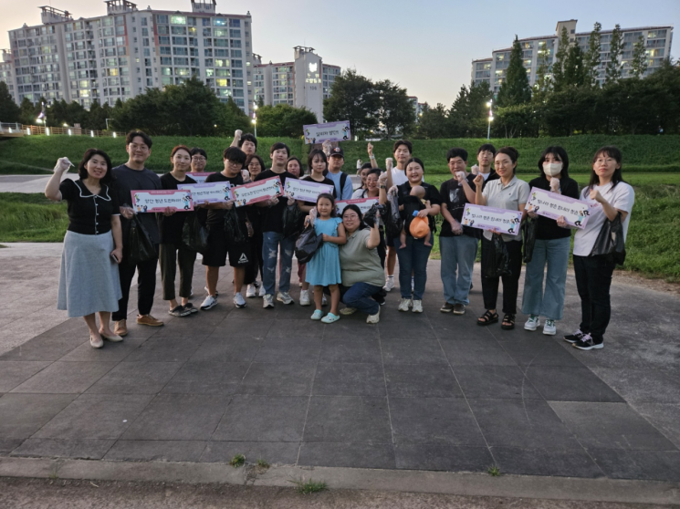 ‘같이 걸어유’… 양산시 청년센터, 청년 멘토·멘티 함께 마음 챙김 플로깅